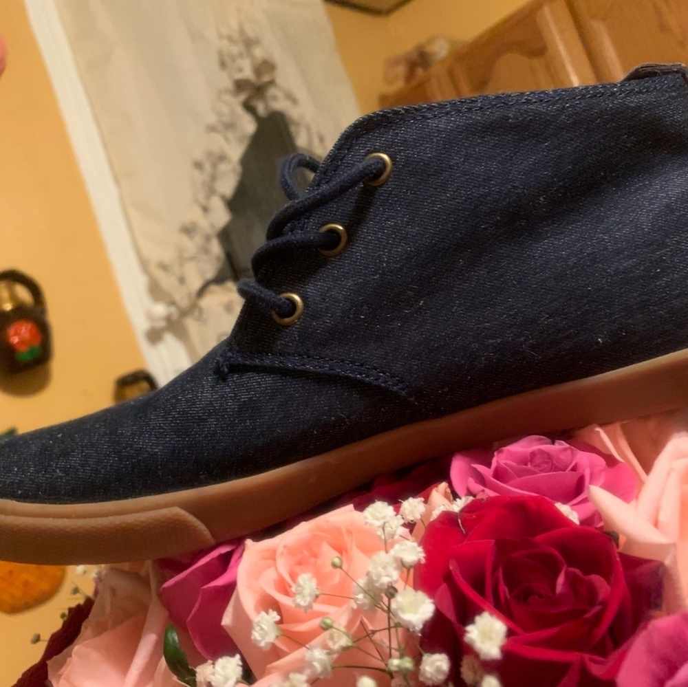 Sneakers - Picture 5 of 6